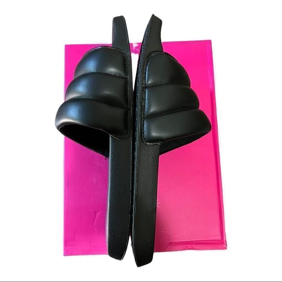 Signature Look Flat Slide Sandal in Black - Picture 5 of 8